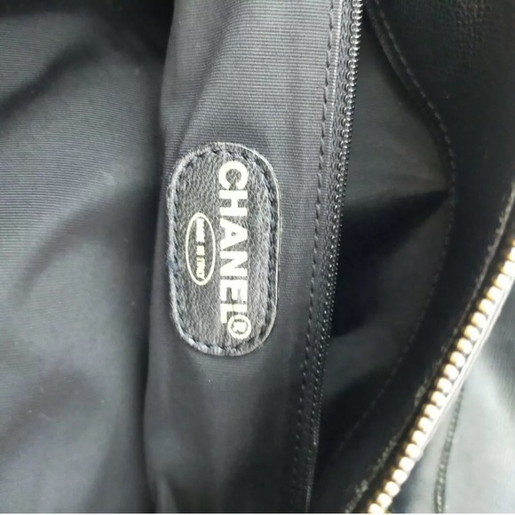 CHANEL XXL 100% AUTH leather Boston travel/gym bag - Picture 4 of 14